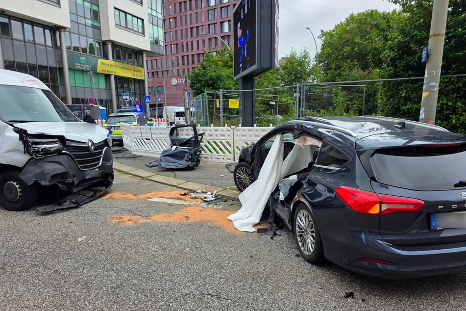 Am Samstagvormittag krachte es an einer Kreuzung in Hamburg.
