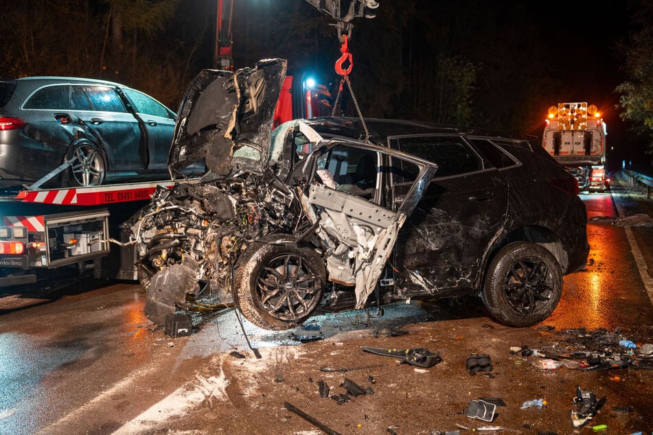 Für die beiden Fahrer kam jede Hilfe zu spät, auch die Autos sind komplett zerstört.