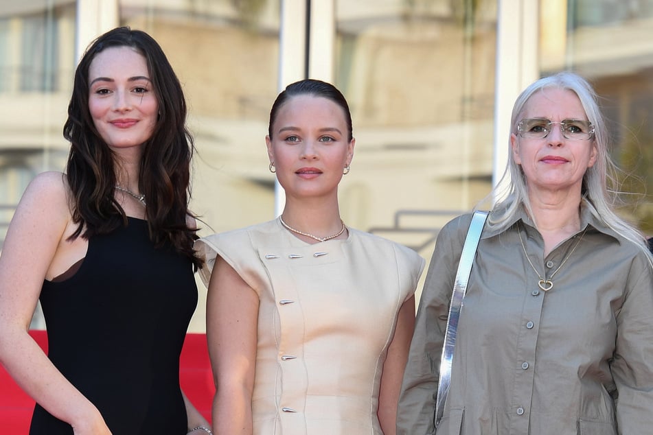 Annette Hess (59, r.) erhielt unter anderem den Grimme-Preis sowie zweimal den Deutschen Fernsehpreis. "Ku'damm 77" entstand nach einer Idee von ihr.