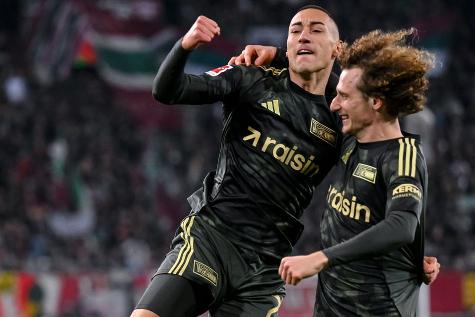 Marin Ljubicic (23, l.) lässt sich zu Recht feiern.