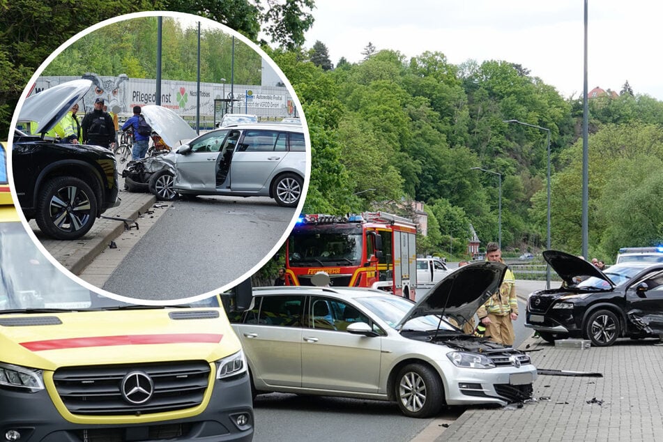Vollsperrung zwischen Dresden und Freital: Vier Verletzte nach Frontal-Crash