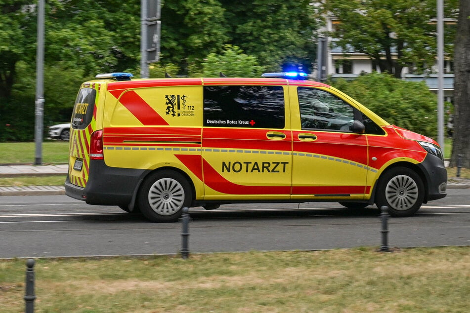 Obwohl die Frau umgehend in eine Klinik gebracht wurde, erlag sie ihren schweren Verletzungen. (Symbolfoto)