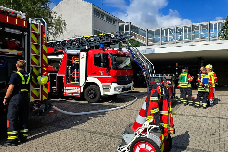 Die Feuerwehr prüft, ob ein alter Fernseher qualmte.