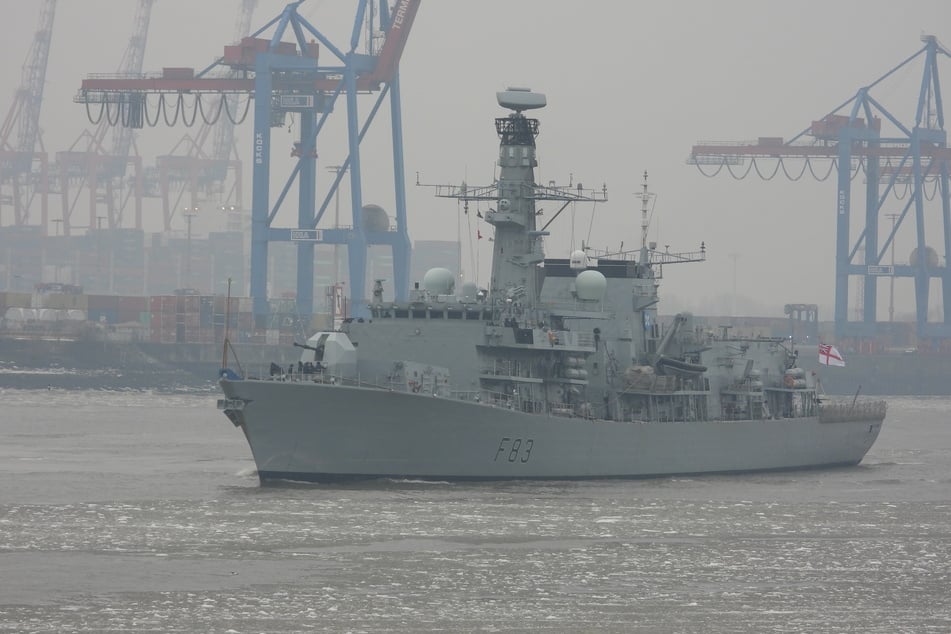 Am Freitagmittag lief das Kriegsschiff "HMS St Albans" in den Hamburger Hafen ein.