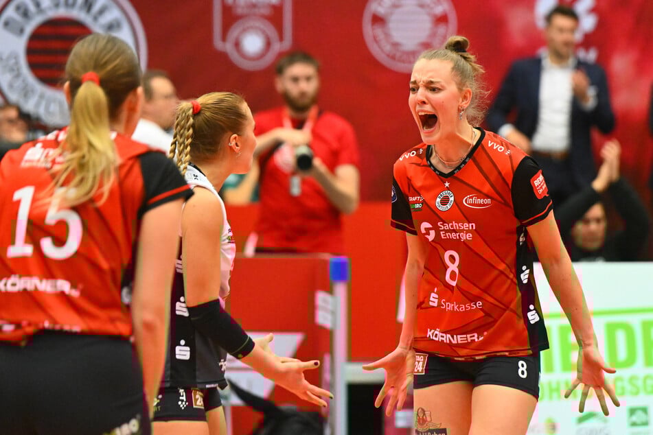 Jubel beim DSC: Das Team steht nach einem klaren 3:0 gegen Aachen im Pokal-Halbfinale.