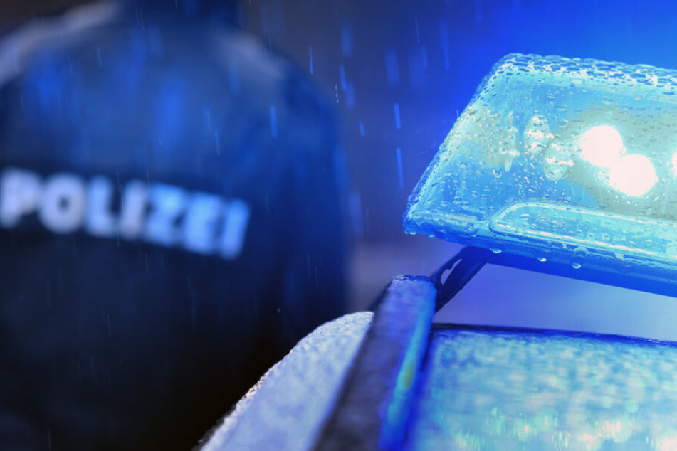 Die Polizei konnte zwei mutmaßliche Räuber auf frischer Tat stellen. (Symbolbild)