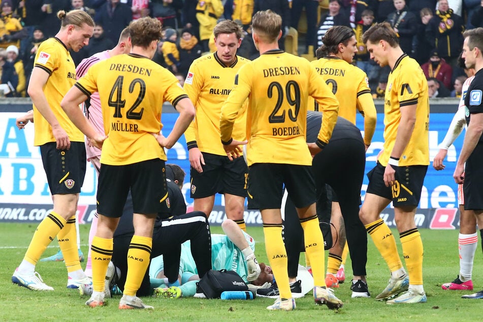 Dynamo-Torhüter Lennart Grill (26) zog sich im Spiel gegen Fortuna eine schwere Knieverletzung zu.