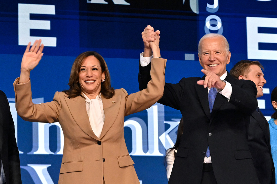 US President Joe Biden (r.) holds US Vice President and 2024 Democratic presidential candidate Kamala Harris's (l.) hand after delivering the keynote address on the first day of the Democratic National Convention (DNC) at the United Center in Chicago, Illinois, on August 19, 2024.