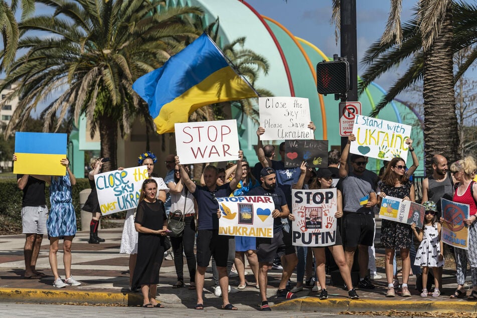 Protesters in Olrando, Florida, show their solidarity with Ukraine.
