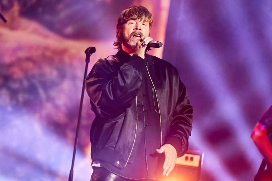 Pop-Sänger Rea Garvey (53) gab nicht nur mehrere Songs zum Besten, sondern hielt auch eine bewegende Rede für eine verstorbene Radio-Legende.