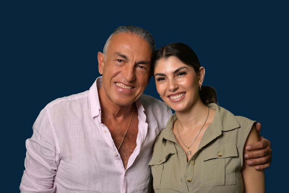 Yeliz Koc (32) und ihr Vater Savaş Koc (62) nehmen gemeinsam bei "Prominent verwandt" teil.