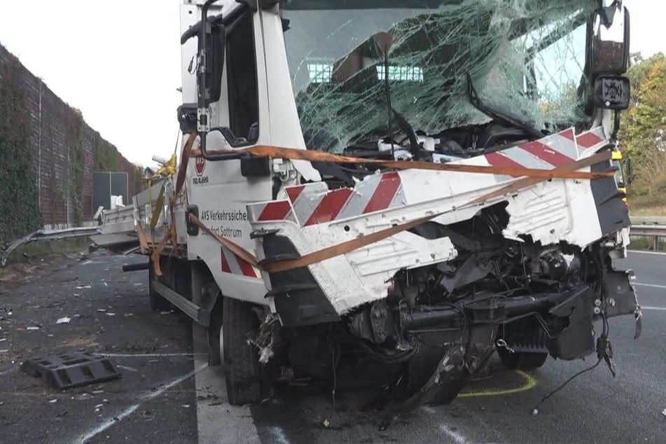 Unfall A1: Lastwagen rast auf A1 in Baustelle: Arbeiter (†26) stirbt