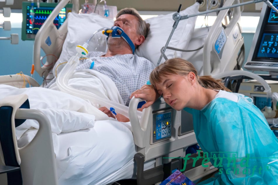 In aller Freundschaft: Wie der Vater, so die Tochter? Arzt-Nachwuchs kämpft bei "In aller Freundschaft" gegen Vorurteile