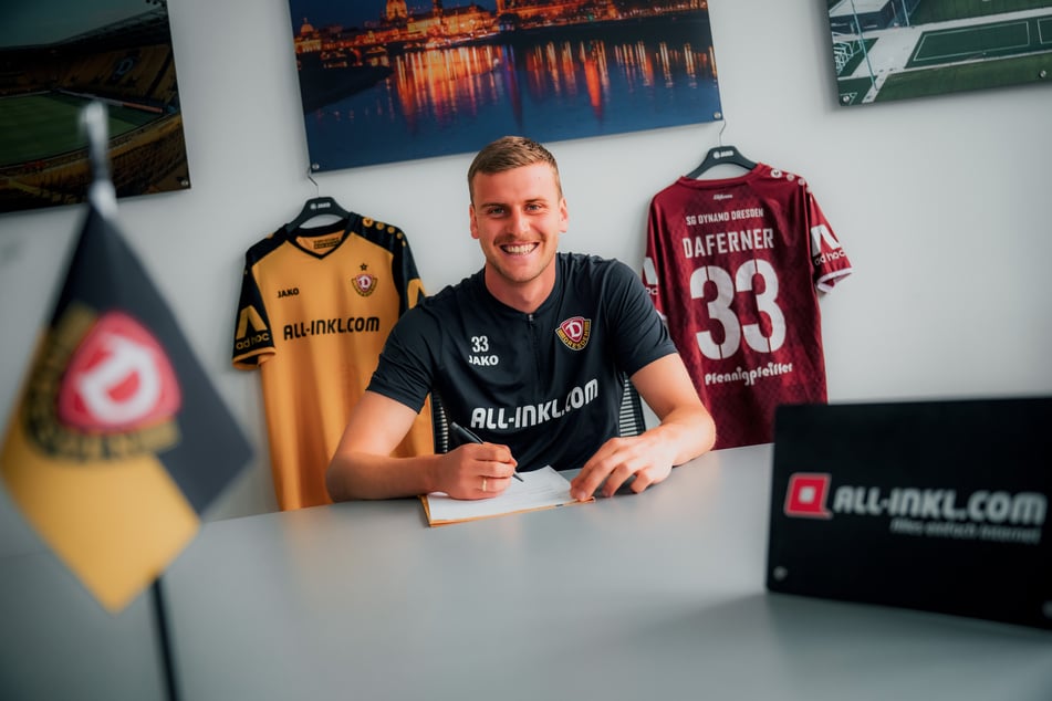 Christoph Daferner bei seiner Vetragsunterschrift.