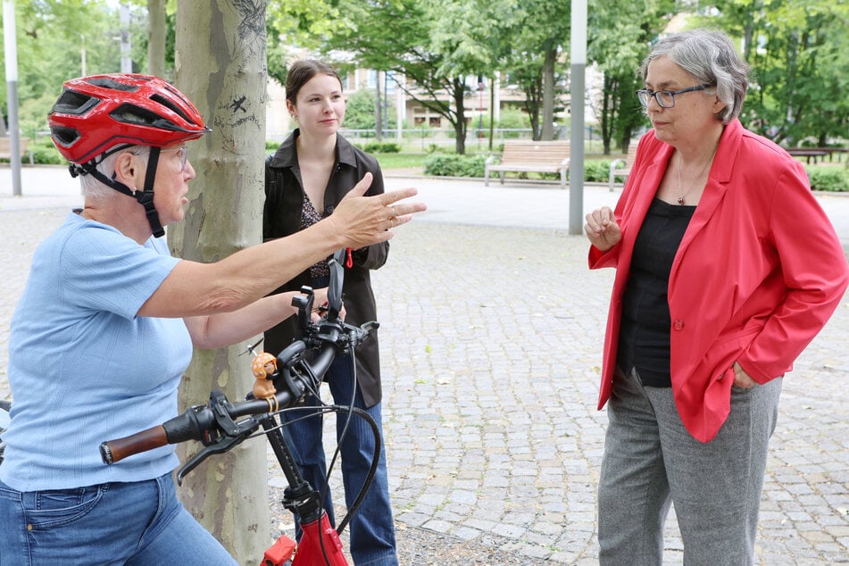 Anwohnerin Marion Heinze (68) stellte Umweltbürgermeisterin Eva Jähnigen (60, Grüne) zur Rede.