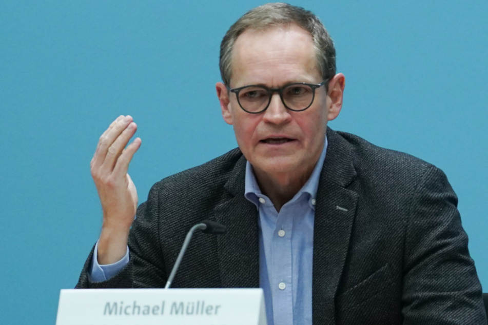 Michael Müller (SPD), Regierender Bürgermeister, spricht bei einer Pressekonferenz nach einer Senatssitzung.