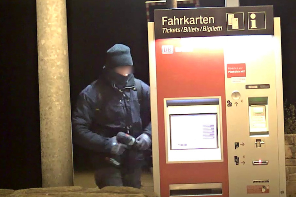 Fahrkartenautomaten in ganz Deutschland geknackt: Haftstrafe für renitenten Täter