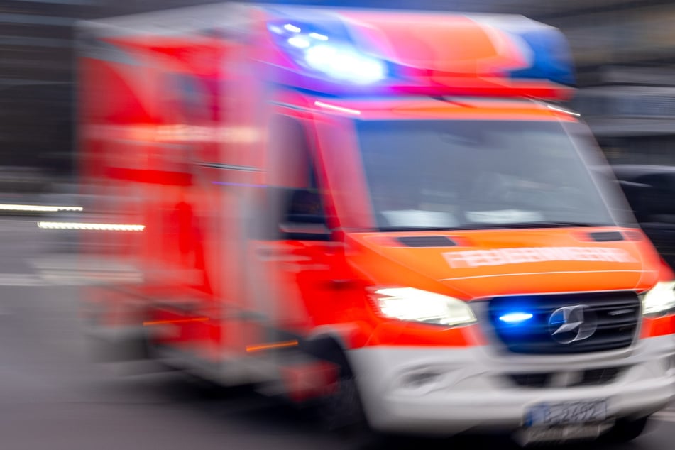 Leipzig: Pyrotechnik explodiert in Wohnung: Teenager schwer verletzt