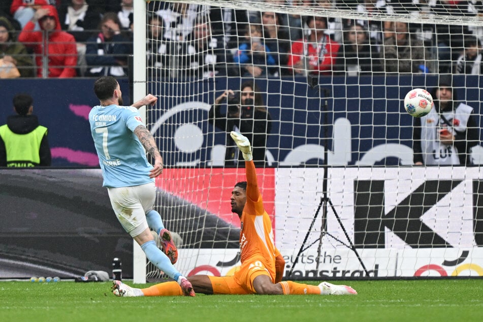 Oliver Burke (28) war in Frankfurt gleich dreifach zur Stelle.