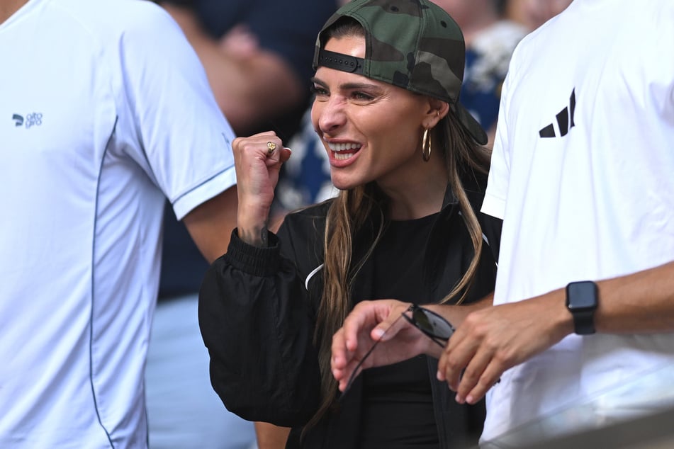 Sophia Thomalla (35) steigt nicht nur auf das Tennisfeld.