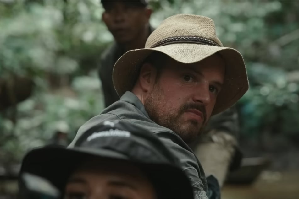 Survival-Pro David Leichtle (34) ist mit der Feuer-Situation nicht zufrieden.