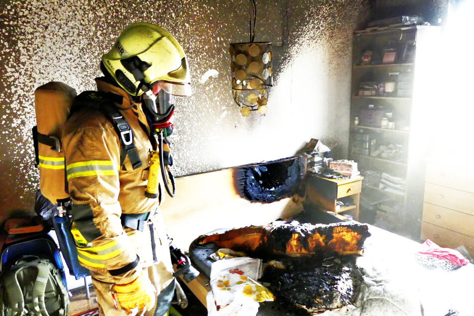 Feuerwehr rettet Katzen aus brennender Wohnung