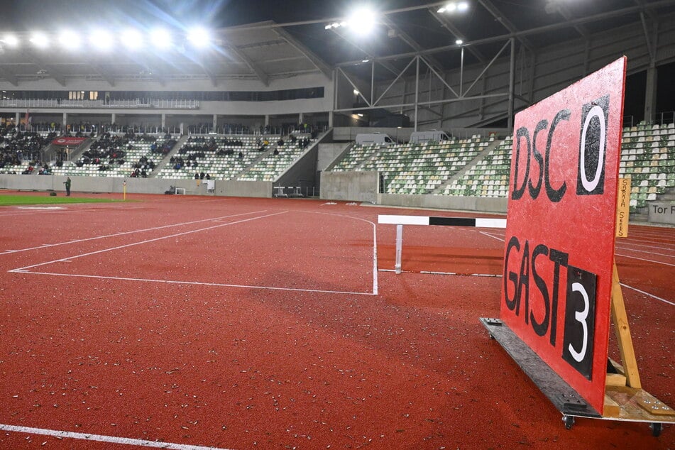 Auf der Nordtribüne soll die moderne LED-Leinwand beim Leichtathletik-Meeting Goldenes Oval Premiere feiern.