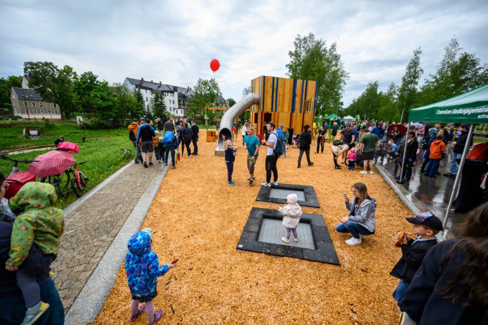 Pünktlich zum Kindertag wurde der neue Spielplatz eröffnet.