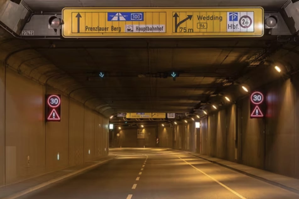 Der Tiergartentunnel in Berlin-Mitte wird für zwei Wochen nachts für Wartungs- und Instandshaltungsarbeiten gesperrt.