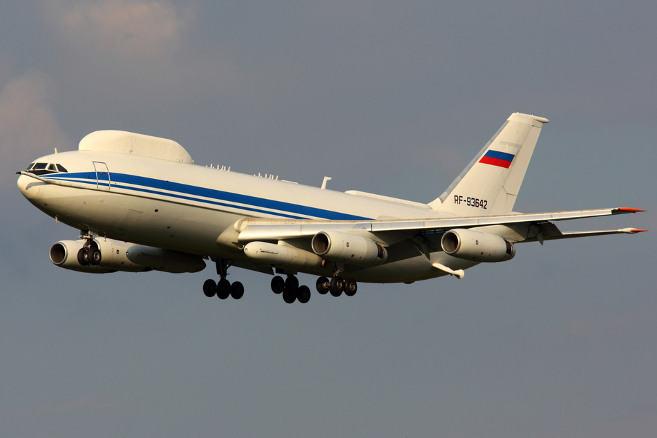 Die Ilyushin Il-80 ist als fliegende Kommandozentrale gedacht. Mit diesem Flugzeug kann ein Atomkrieg geführt werden.