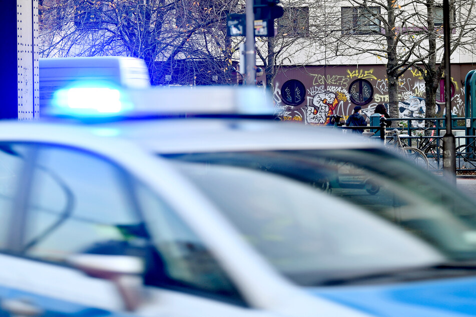Teenager haben in Magdeburg von zwei Kindern Geld verlangt und ihnen Schläge angedroht. (Symbolbild)