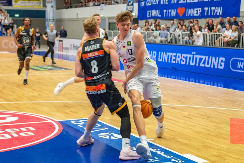 Talent Kilian Fischer (r.) verkörpert die Zukunft der Titans in der ProB.