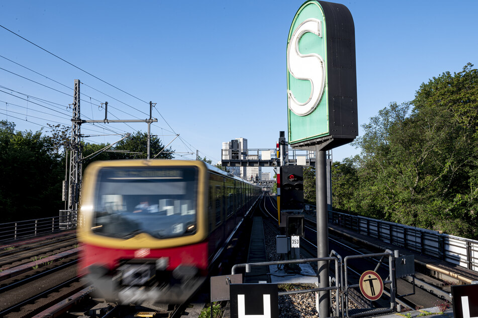 Der Durchgang wurde für den Fuß- und Radverkehr vorzeitig ermöglicht. (Symbolbild)