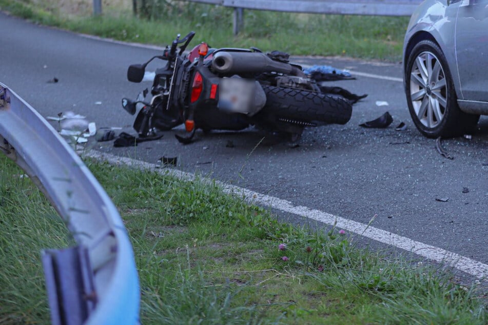 Das Motorrad wurde beim Aufprall schwer beschädigt.