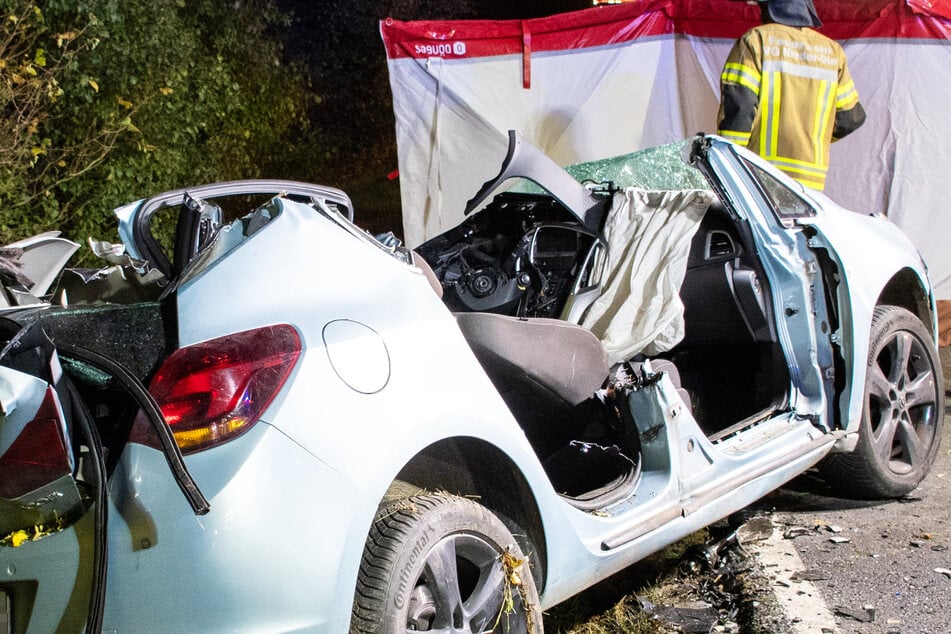 Unfall auf der L413 am Dienstagabend: Drei Autofahrer wurden teils schwer verletzt.