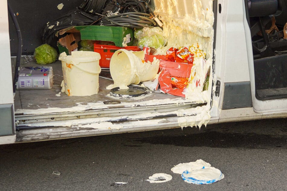 Ein Blick in das Innere des Fiat-Transporters nach dem Unfall.