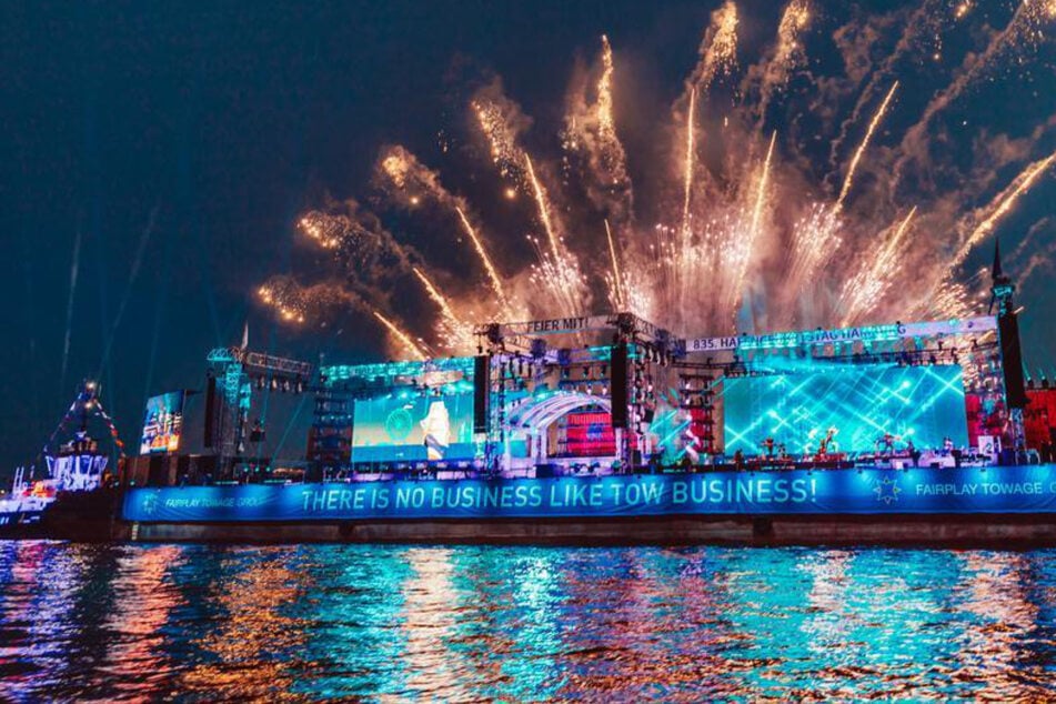 Hamburg Veranstaltungen: Hafengeburtstag: Schwimmende Bühne bricht Weltrekord!