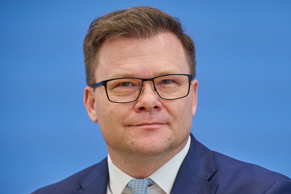 Auch Umweltminister Carsten Schneider (50, SPD) wird über aktuelle Themen informieren.