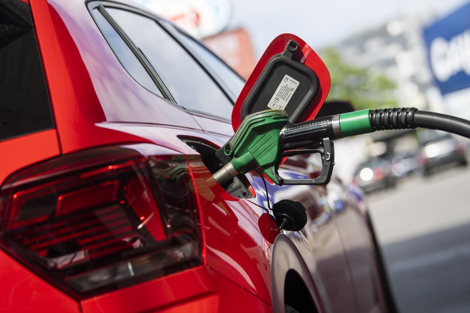 Eine Benzin-Tankfüllung kostet in Brandenburg derzeit so viel wie in keinem anderen Bundesland. Berlin wiederum ist Spitzenreiter beim Dieselpreis. (Symbolfoto)