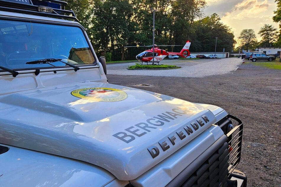 Bergwacht im Einsatz: Per Rettungshubschrauber kam der schwer verletzte 36-Jährige in die Uniklinik Dresden.