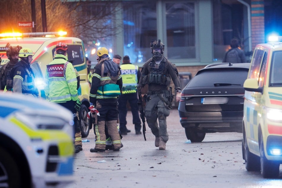 Die Polizei ist an der Schule in Schweden im Großeinsatz.