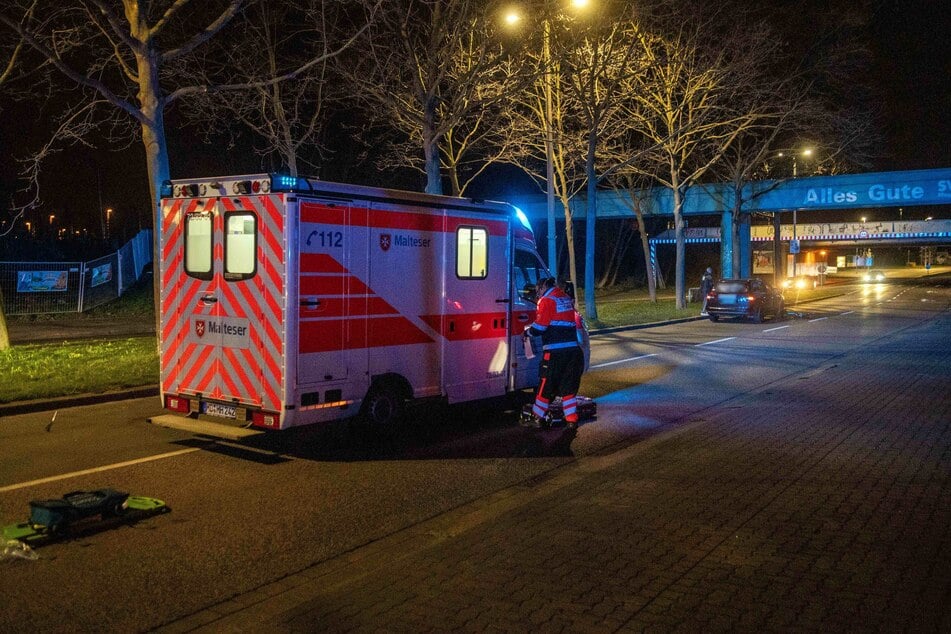 Mit einem Krankenwagen wurde der 37-Jährige in ein Krankenhaus verbracht.