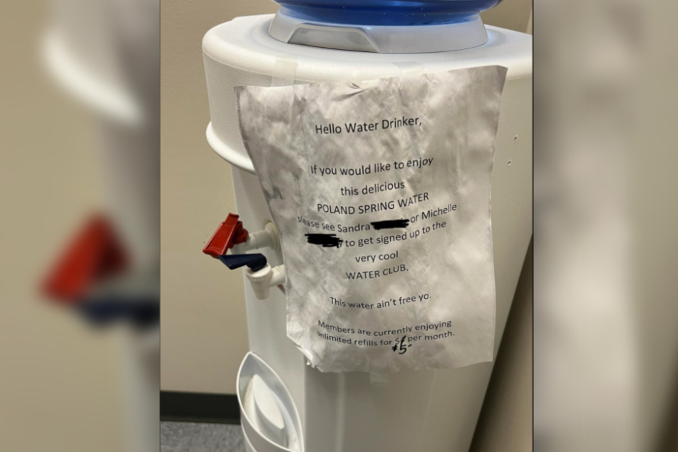 Ein Reddit-Nutzer teilte das Bild mit dem kostenpflichtigen Wasserspender.