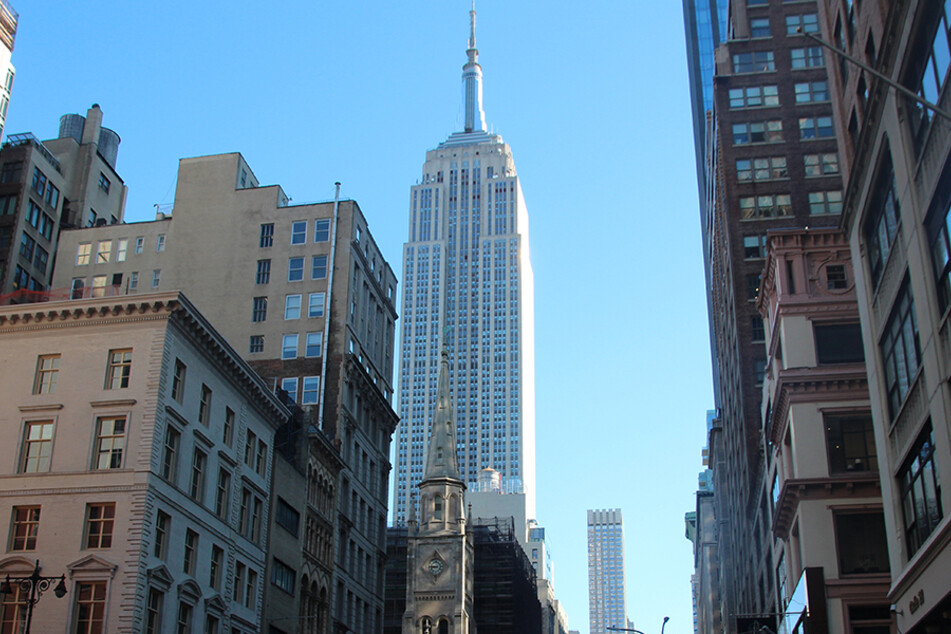 In der Corona-Pandemie wird auch das Empire State Building in New York zum Impfzentrum.
