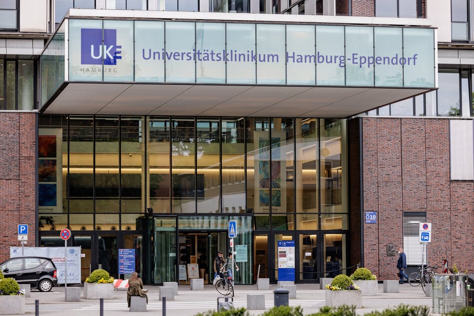 Der Haupteingang des Universitätsklinikums Hamburg-Eppendorf (UKE).