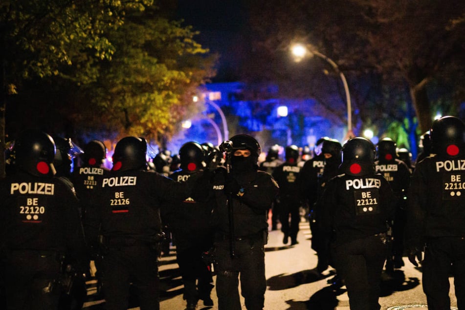 In der Walpurgisnacht sind bereits etwa 1800 Beamte im Einsatz gewesen.