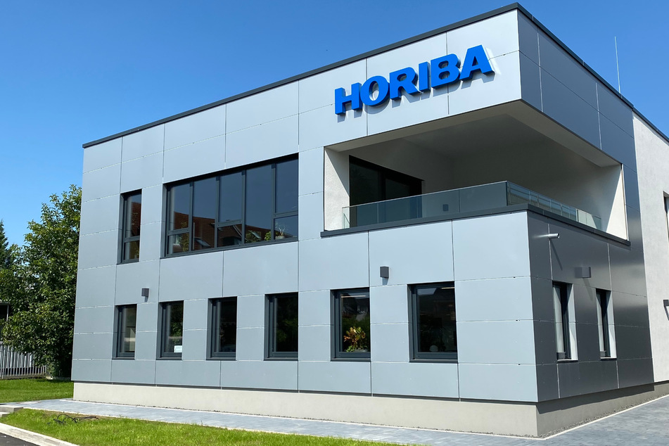 Die japanische Firma Horiba produziert Messgeräte und ähnliche Technologien.