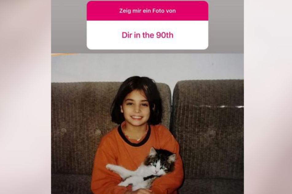 Amira Pocher (28) zählt nicht zu den Promis, die viel aus ihrem Privatleben teilen. Bei Instagram zeigte sie ihren Fans nun jedoch süße Kinderfotos von sich.