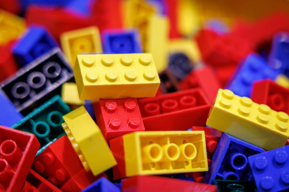 In der Sonderausstellung "Lego-Mobil" können Modellautos aus den dänischen Klemmbausteinen betrachtet werden. (Symbolbild)