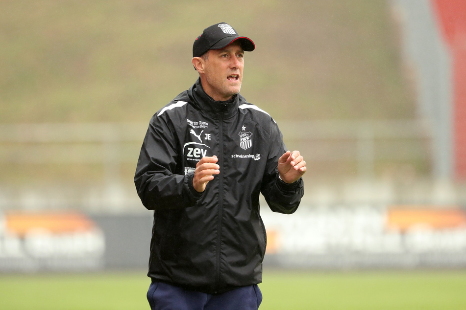 FSV Zwickau-Trainer Joe Enochs (49).